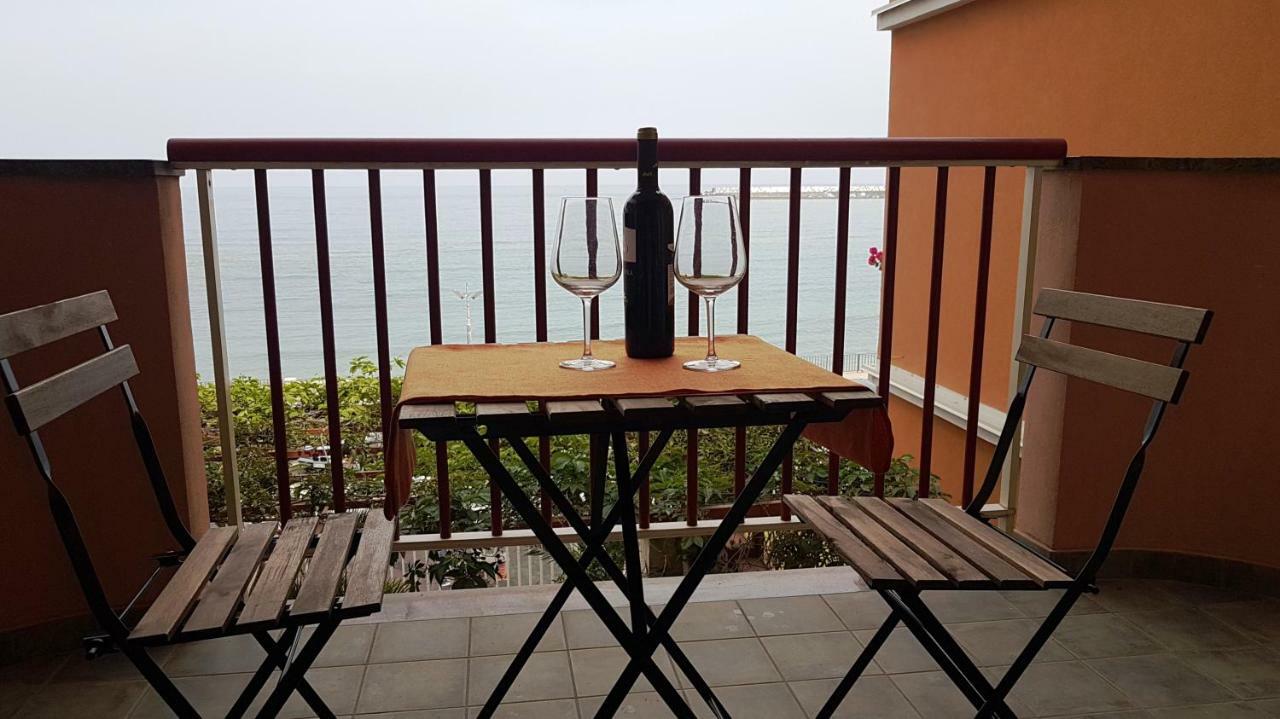 Loft Baia Di Giardini Apartment Екстериор снимка
